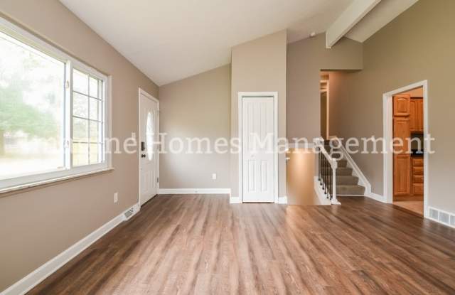 9400 Lawnfield Drive Gallery 4