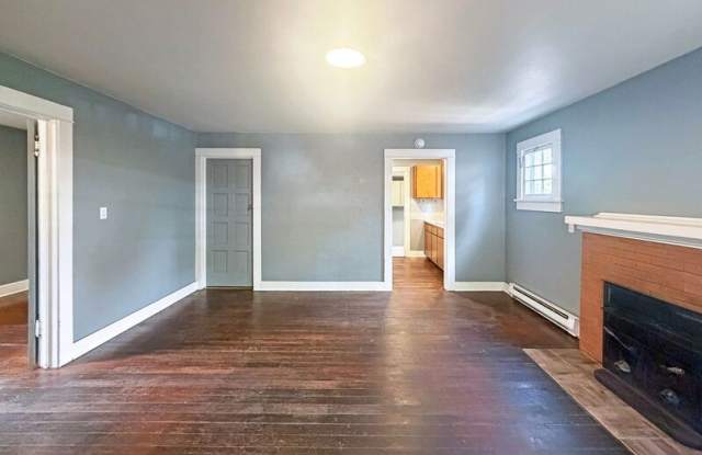 450 1/2 Blair Boulevard Gallery 2