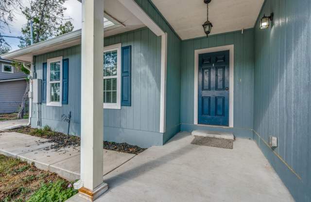 Beautiful 3 - Bedroom One Story Home in Seguin Tx Gallery 1