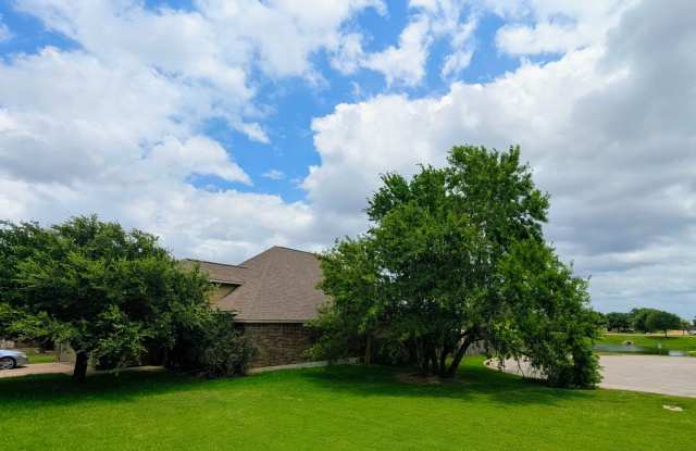College Station - 3 bedroom / 2 bath- 2 car garage - fenced in back yard home in Creek Meadows Gallery 3