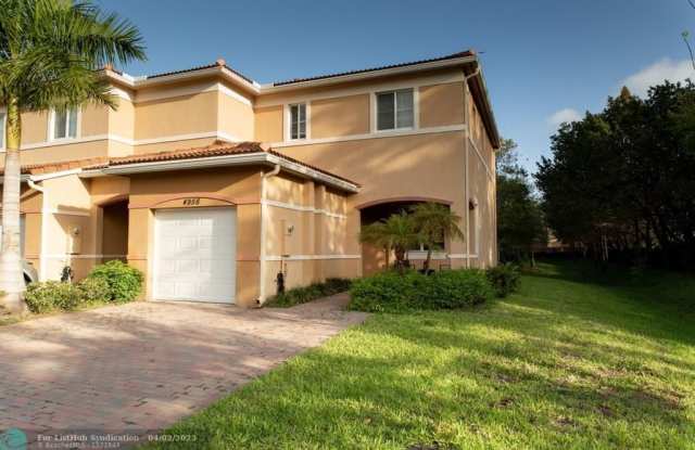 4956 SW 30th Ter photos photos