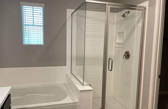 4 BEDROOM IN COOLEY STATION WITH 3 CAR GARAGE Gallery 4
