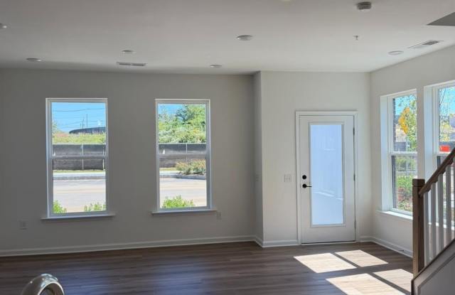 918 District Boulevard Gallery 3