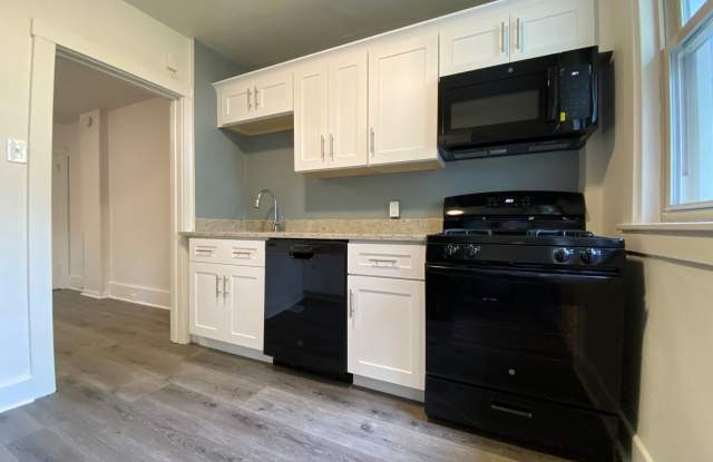 Charming Three Bedroom Townhouse in Squirrel Hill! Covered Front Porch + Back Yard! Call Today! photos photos