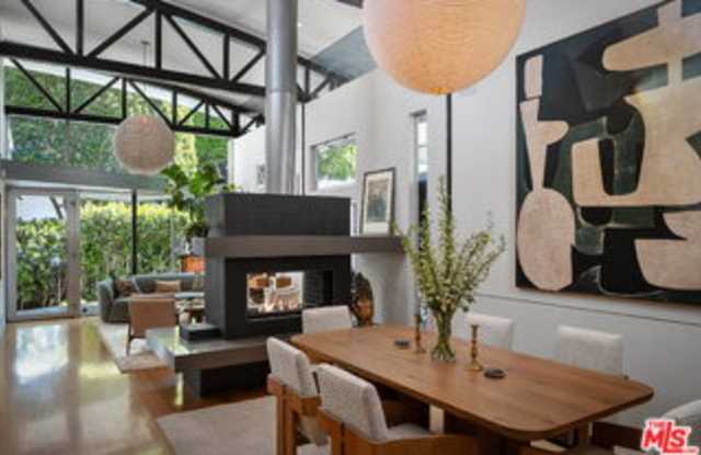 8735 Dorrington Avenue Gallery 3
