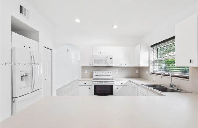 1050 SW 164th Avenue 1050, Pembroke Pines, FL 33027 - 1050 Southwest 164th Avenue, Pembroke Pines, FL 33027