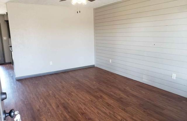 1009 SE 40th St- AVAILABLE NOW! Gallery 4