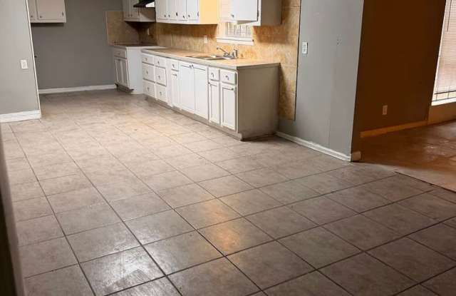 Spacious 4BR/2.5BA Home in Jackson | Comfortable Living & Convenient Location Gallery 3
