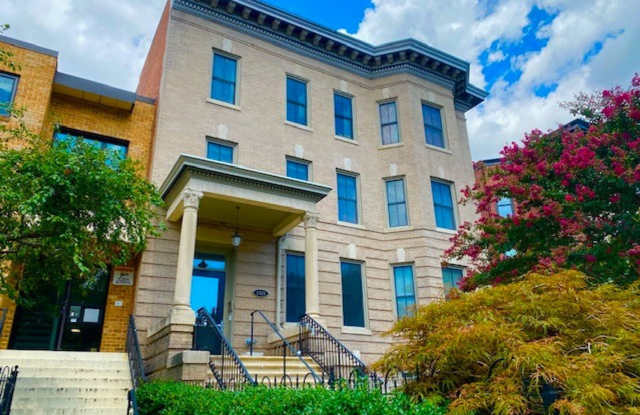Remarkable 1 Bed 1 bath in Columbia Heights with Balcony and W/D! Gallery 1