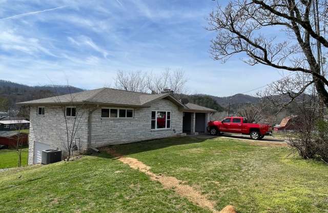 Walk to PF!! 2 units available!! photos photos