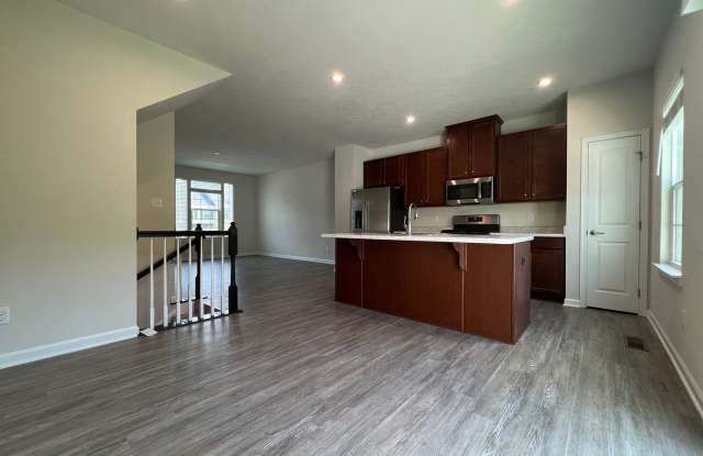 225 Stonehurst Drive - Townhome Gallery 4