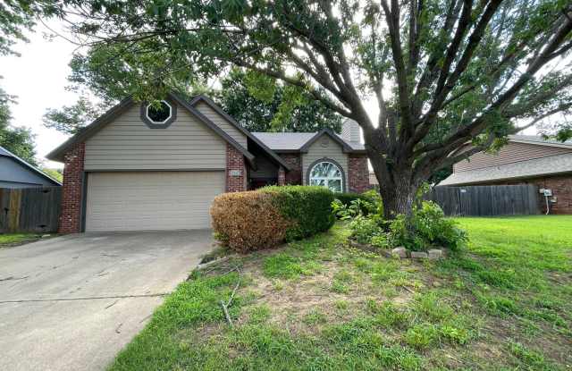 4 bedroom, 2 1/2 bath, 2 car garage located in the quiet Summit View subdivision. photos photos