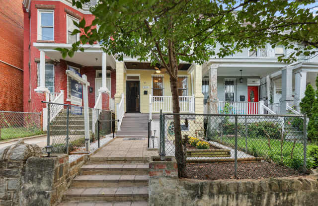 916 Shepherd St Nw Gallery 2
