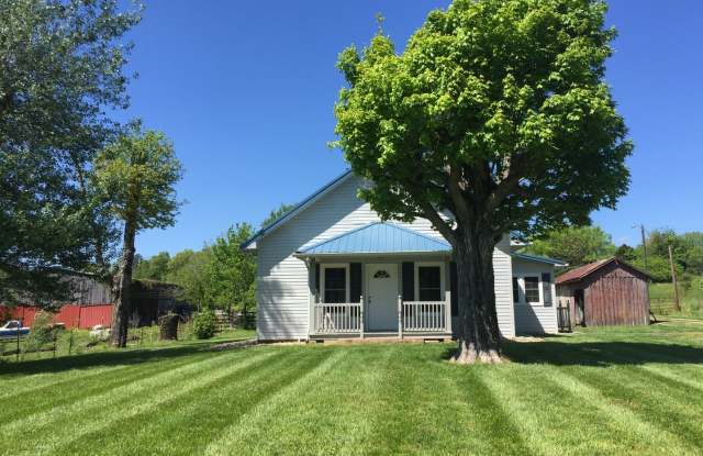 Remodeled Farm Home in Morristown 2 Bed + 1 Office + 1.5 Bath photos photos