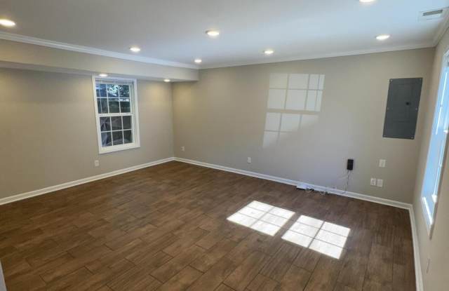 439 Hawkins Avenue Gallery 3