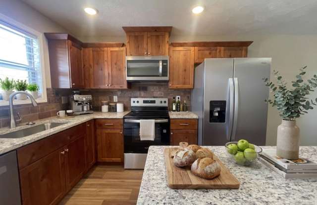 Luxury Lake Living Starts Here – Brand-New 2 Bed, 2 Bath House in Kimberling City- Year Round Vacation Home photos photos