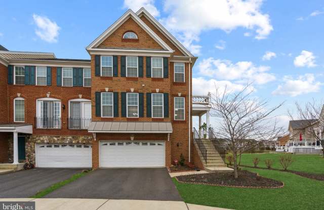 43163 MITCHAM SQUARE - 43163 Mitcham Square, Loudoun Valley Estates, VA 20148