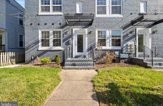 716 JACKSON Street NE Gallery 4