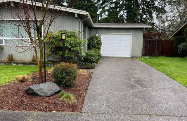 Charming Rambler 2-Bed/1-Bath/Fence backyard/1 car garage Available Sept. 9th! photos photos
