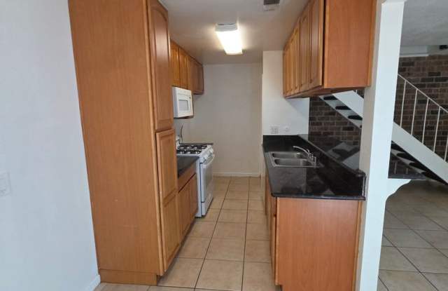 Charming 2BR/1BA Townhouse in Auburn - Available Now! photos photos