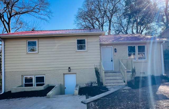 4/2 Renovated Home Move In Ready Now! Gallery 1