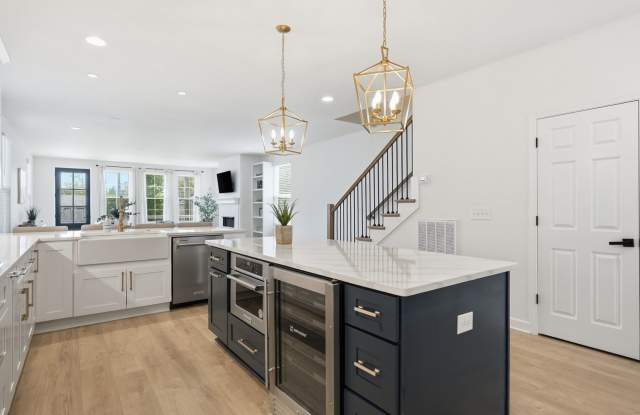 Luxurious house close to Farmers Market near Germantown Gallery 4