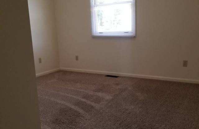 Large 2 BR, 2.5 bath townhome Gallery 4
