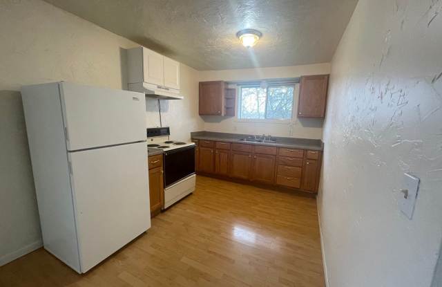 383 Darrell Ave. - 383 Southeast Darrell Avenue, Winston, OR 97496