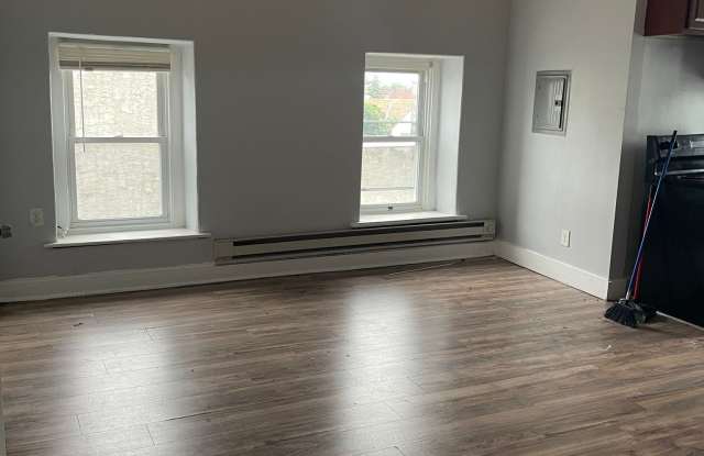 1204 W Rockland St - 4 photos photos 1204 W Rockland St - 4 photos photos