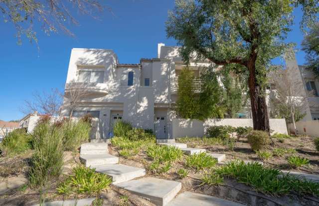 Charming 3-Bedroom Townhome with Dual Fireplaces and Pool Access in Stevenson Ranch! photos photos