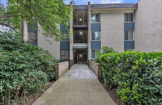 1 bed 1 bath condo in Silver Spring - 5578 Burnside Drive, Aspen Hill, MD 20853