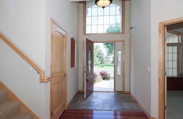 2700 105th Ave NE Gallery 2