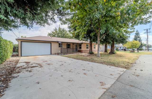 3+ bedroom 2 bath with POOL!!!! - 124 South Palora Avenue, Sutter County, CA 95991