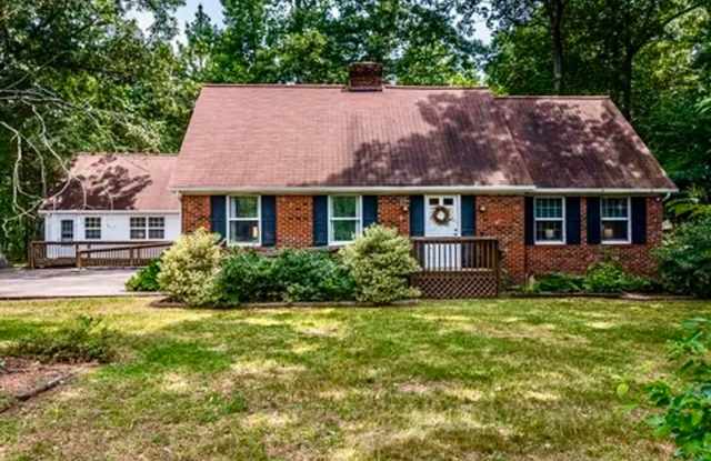 Spacious 3-Bedroom Kilmarnock Home | Approx. 2,500 Sq. Ft. | Fenced Yard | $1,595 | Available Now photos photos Spacious 3-Bedroom Kilmarnock Home | Approx. 2,500 Sq. Ft. | Fenced Yard | $1,595 | Available Now photos photos