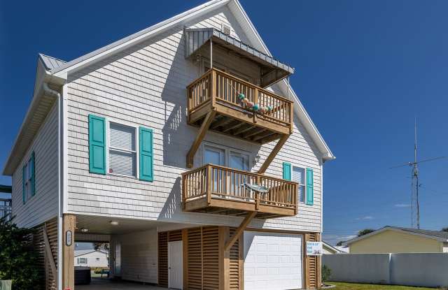 Beautiful Canal front home in Atlantic Beach Gallery 4