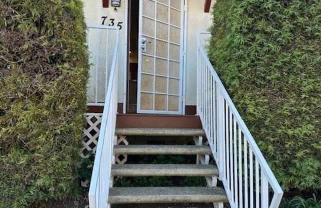 735 W 31st Street photos photos