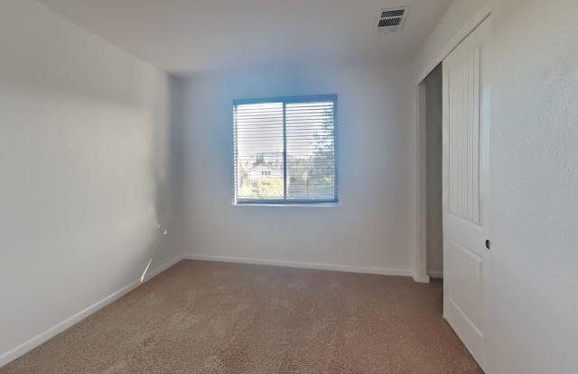 Green Valley 4-Bedroom House Available Now Gallery 4