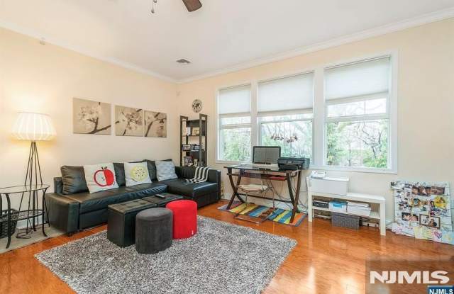 12 Hemlock Lane Gallery 4