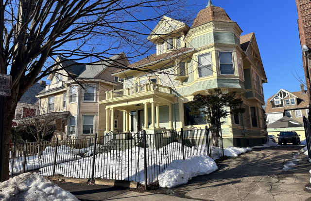 1537 Chapel Street unit: 2 photos photos