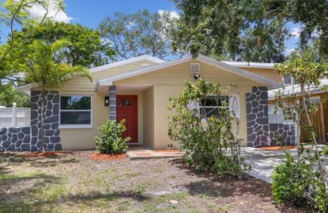 5611 BURLINGTON AVENUE N - 5611 Burlington Avenue North, St. Petersburg, FL 33710