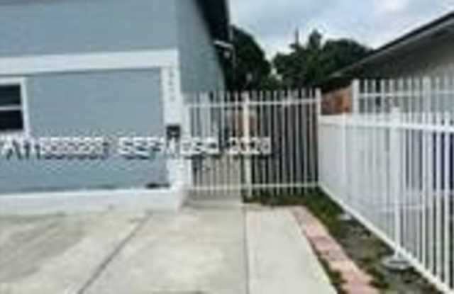 3677 SW 25th Terr photos photos