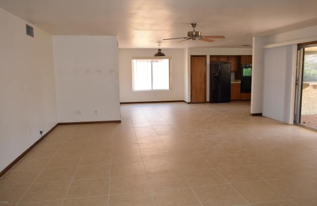 1809 E HARMONT Drive Gallery 3