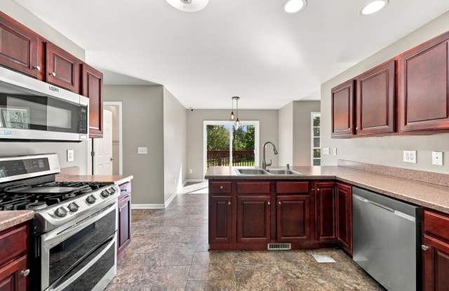Country Charm & Space to Roam — Just Minutes from Downtown Lillington! Gallery 4