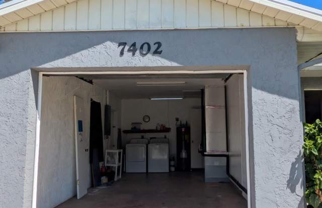 7402 LAKELAND Boulevard Gallery 4