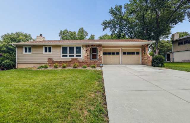 4 Bedroom Lincoln Ranch Home! photos photos