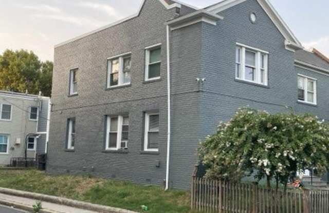 1600 E Street NE Gallery 2