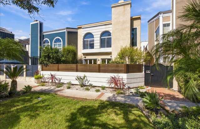 Rare Silver Strand Beach Home for Lease – Steps from the Lighthouse Bridge Gallery 1