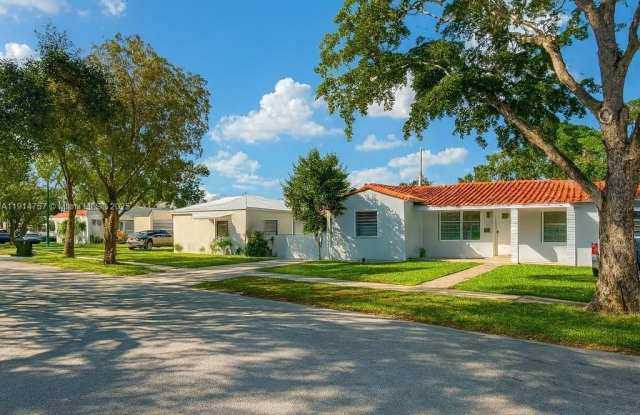 5825 SW 9th Ter photos photos