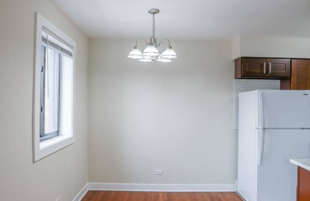 5841 North Winthrop Gallery 4