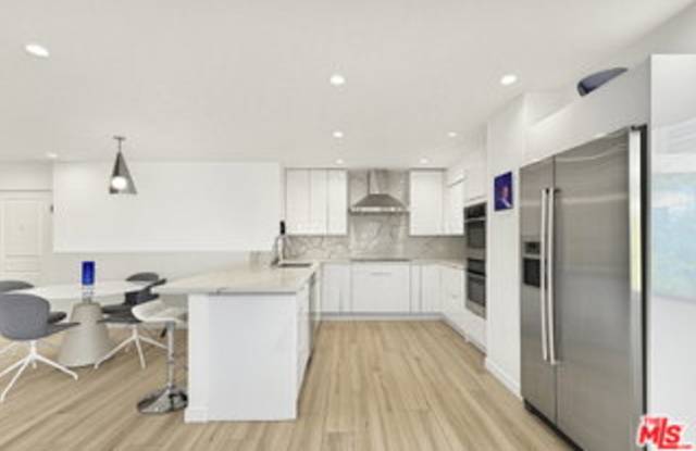 1155 North La Cienega Boulevard Gallery 3
